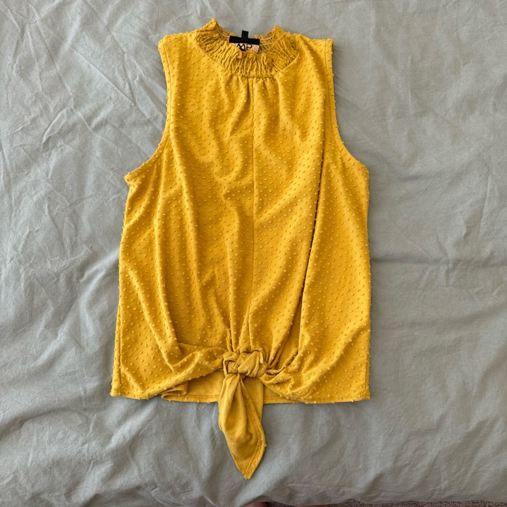 W5 women’s marigold color sleeveless top, size M